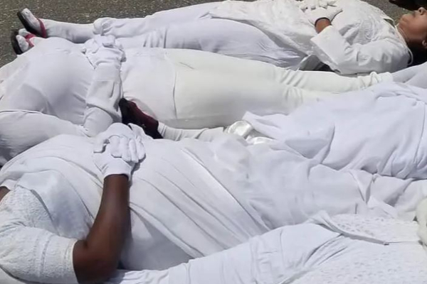 ஈஸ்டர் தாக்குதலுக்கு நீதி கோரி  நூதன பேரணி (Photos) | Peaceful Rally Of The Dead Seeking Justice