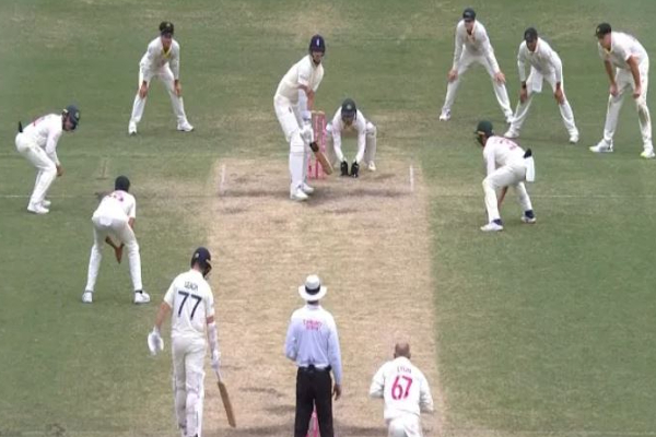 ‘’ எனக்கு தோல்வி பயத்தை காட்டிட்டியே பரமா ‘’  ,  Ashes 4th Test  -  போராடி டிரா செய்த இங்கிலாந்து அணி - தமிழ்நாடு