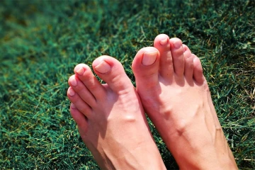 வாழ்நாள் முழுவதும் துன்பப்பட்டு வாழப்போகும் நபரின் பாதம் இப்படி தான் இருக்கும்..!