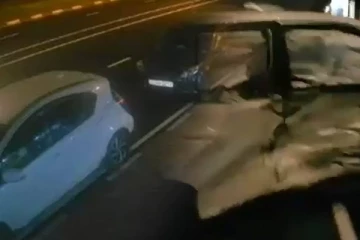 அதிவேகமாக பயணித்த அரசியல்வாதியின் மகனின் வாகனம் விபத்து : கமராவில் பதிவாகிய காட்சிகள்