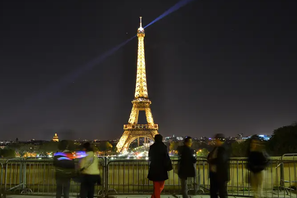 இருளில் மூழ்கும் புகழ்பெற்ற நினைவு சின்னங்கள்! | Famous Monuments In Darkness France