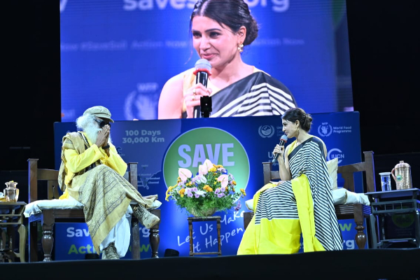 ஒரேஒரு கண் சிமிட்டல்!! அவர் சொன்னதும் மேடையில் ஆட்டம் போட்ட நடிகை சமந்தாவின் வீடியோ.. | Samantha Dance For Sadhguru Save Soil Show