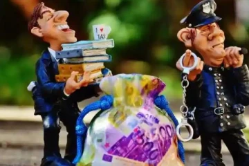 நீதிபதி வீட்டிற்கு திருட சென்ற இளைஞனுக்கு காத்திருந்த அதிர்ச்சி! பக்கத்து வீட்டில் திருடிச் சென்ற சம்பவம்