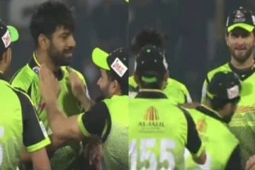 PSL 2022: கேட்ச்சை விட்டதால் கன்னத்தில் சக வீரரை அடித்த பாகிஸ்தான் பவுலர் - சர்ச்சையாகும் வீடியோ