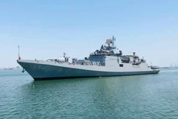 இந்தியாவை  காப்பாற்ற விரைந்த  போர்க்கப்பல்கள்!