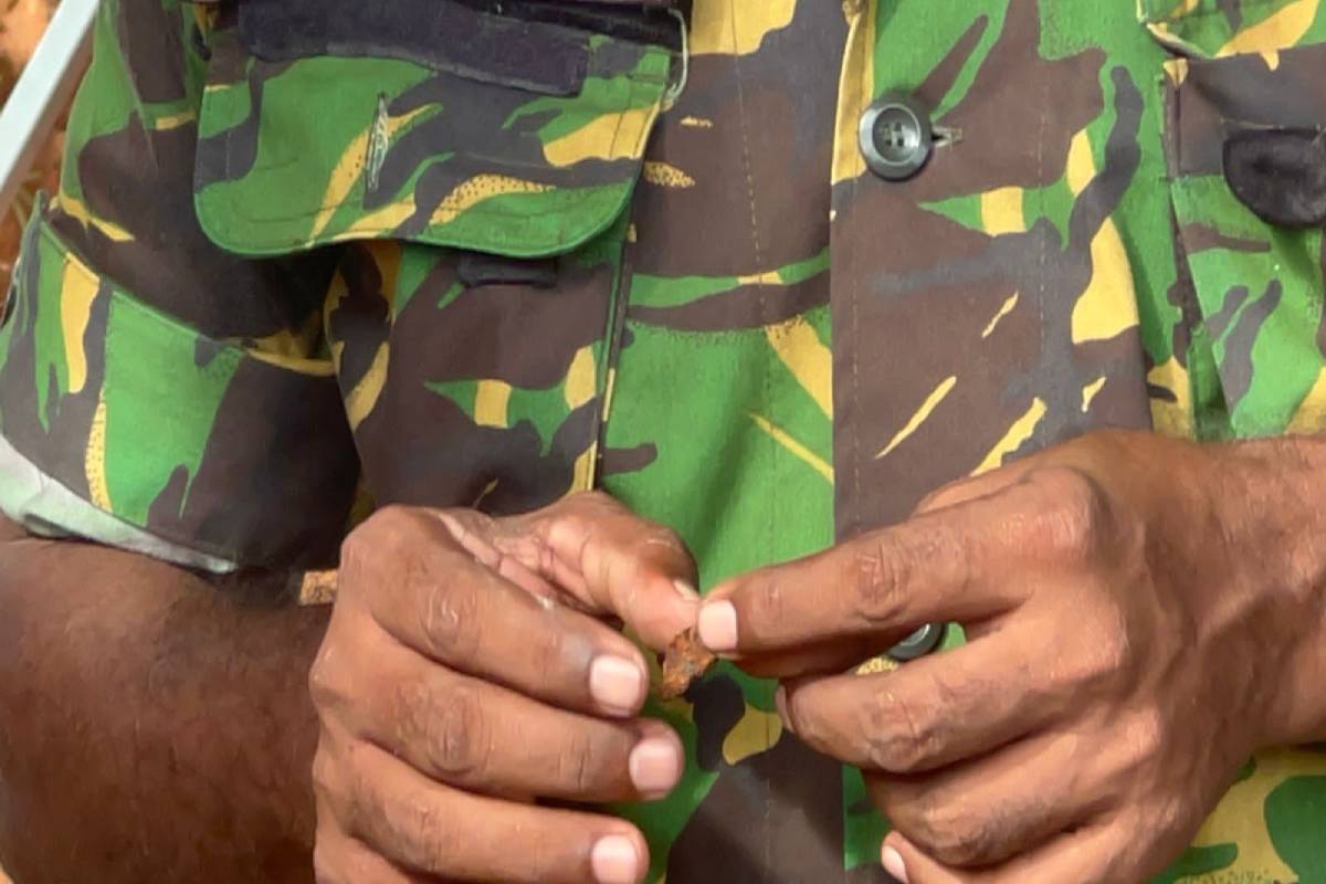 இராணுவ அதிகாரிக்கு போதைப்பொருள் மாபியாக்களுடன் தொடர்பு : படைகளின் தகவலாளி பகிரங்க குற்றச்சாட்டு | Army Officer Linked To Drug Mafias இராணுவ அதிகாரிக்கு போதைப்பொருள் மாபியாக்களுடன் தொடர்பு : படைகளின் தகவலாளி பகிரங்க குற்றச்சாட்டு | Army Officer Linked To Drug Mafias