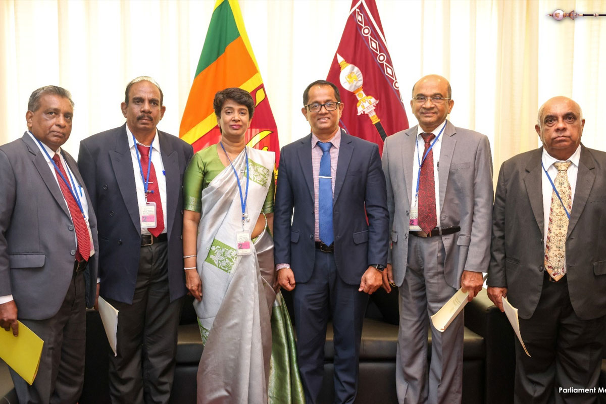 රාජ්‍ය රහස් රකින්නට විගණන කොමිසමේ නව සාමාජිකයන් දිවුරුම් දෙයි | Audit Commission New Members Take Oath
