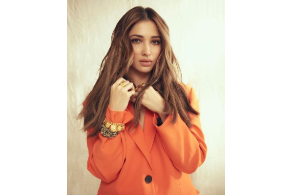 ரசிகர்களால் கலாய்க்கப்பட்ட நடிகை தமன்னாவின் உடை- பொது இடத்திற்கு இப்படியா வருவது? | Fans Bad Comments For Tamannaah Dress