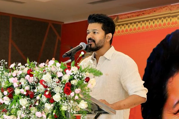 விஷால் போட்ட திட்டம்.. விஜய்யை காபி அடிக்கிறாரா? | After Vijay Vishal Plans Event For Students