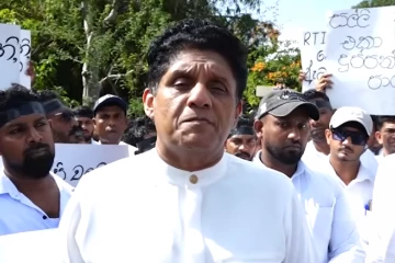 ඊශ්‍රායල් රැකියා අපේක්ෂකයන් නොසන්සුන් වෙයි - පාර්ලිමේන්තු වටරවුම අසල දැවැන්ත විරෝධතාවයක් - විපක්ෂ නායකවරයාත් එයි