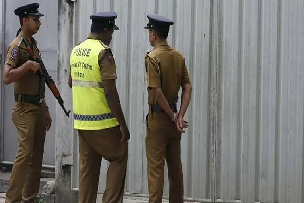 தொலைபேசியில் பேசிக்கொண்டு வீதியை கடந்த மாற்றுத்திறனாளிக்கு நேர்ந்த அவலம்! | Phone Call Cross Way Ear Cut Incident Crime Today