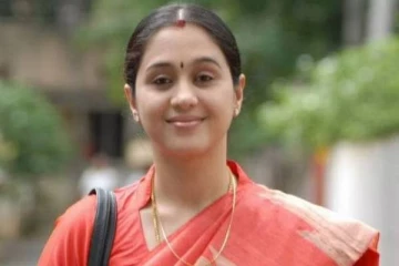 நடிகை தேவயானியா இது, தேவதை போல் மாடர்ன் உடையில் இருக்கிறாரே- லேட்டஸ்ட் க்ளிக்