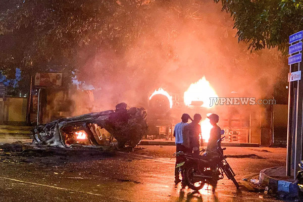 வீடு எரிக்கப்பட்டமைக்கு பிரபல  ஊடகமே காரணம்; சினம் வெளியிட்ட ரணில் | Popular Media Blamed For House Burning