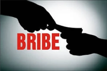 கணவரை விடுவிக்க காவல்துறை பொறுப்பதிகாரிக்கு பெருந்தொகை இலஞ்சம் வழங்க முற்பட்ட பெண் கைது