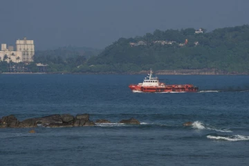 பாணந்துறை கடற்பரப்பில் உதவி கோரும் மற்றுமொரு ஈரான் கப்பல்; 300 சிறுவர்கள் தவிப்பதாக தகவல்