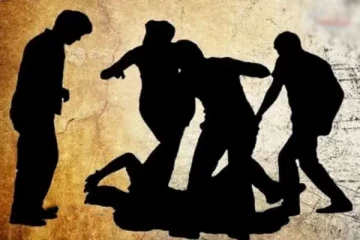 யாழில் இளைஞன் மீது 10 பேர் கொண்ட குழு கொடூரத் தாக்குதல்