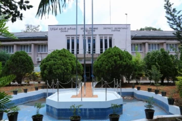 யாழ். மாவட்ட செயலகத்தின் இரு கிளைகளுக்கு பூட்டு - பலர் தனிமைப்படுத்தலில்