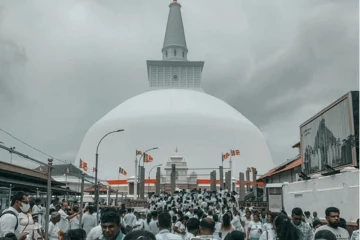 පොසොන් වඳින්න අනුරාධපුරේ යන අයට පොලිසියෙන් විශේෂ නිවේදනයක්
