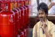 ஆண்டுக்கு 3 இலவச கேஸ் சிலிண்டர்கள்; தவெக அரசின் அறிவிப்பால் மகிழ்ச்சி