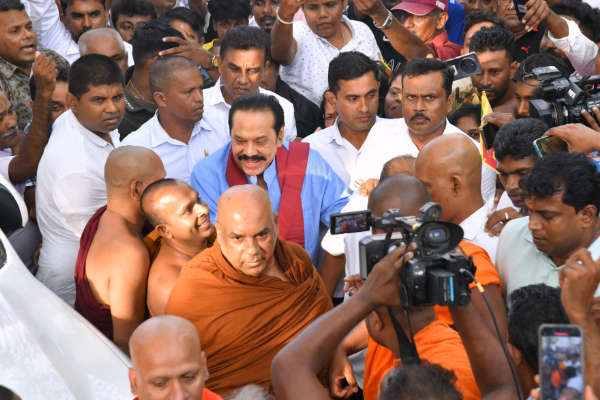 தங்காலையிலும் மஹிந்தவுக்கு தனிமையில்லை! | Mahinda Rajapaksa Is Not Lonely In Tangalle Either