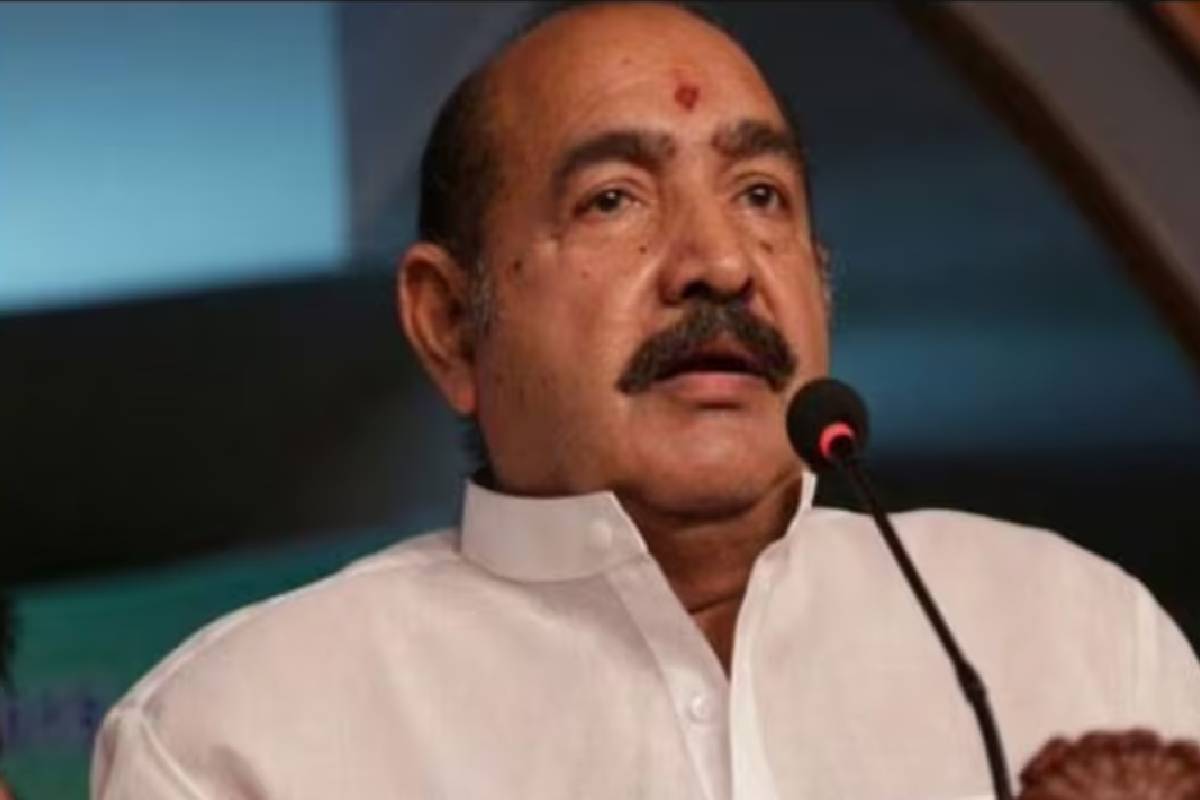 விஜயகுமார் வீட்டில் கொண்டாட்டம்... குட்டி வரவுக்காக காத்திருக்கும் குடும்பம்! வைரல் புகைப்படங்கள் | Vijayakumar S Granddaughter Diya Valaikappu Photos