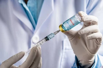 பிரான்சில் 9 மில்லியன் மக்களின் தடுப்பூசி அட்டைக்கு சிக்கல்: சுகாதார அமைச்சர் எச்சரிக்கை