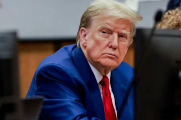 17 நீதிபதிகளை டிஸ்மிஸ் செய்த டிரம்ப்; அறிவு கெட்டத்தனமான செயல் என விமர்சனம்