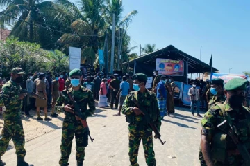 யாழில் கடற் தொழிலாளர்களின் போராட்டத்திற்கு தடை! அதிரடிப் படையினர் குவிப்பு (PHOTO)