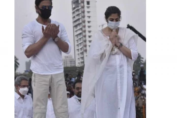 சர்ச்சைகளுக்கு மத்தியில் வைரலாகும் ஷாருக்கானின் புகைப்படம்! என்ன காரணம் தெரியுமா?