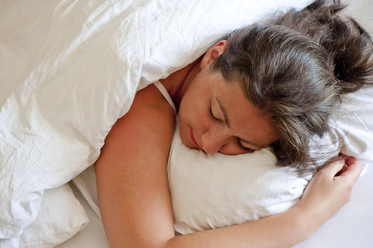 நீங்கள் தூங்கும் நிலையே உங்களின் ஆளுமை சொல்லும்.. எப்படி தெரியுமா ? | Spiritual Scerent Behind Sleeping Position