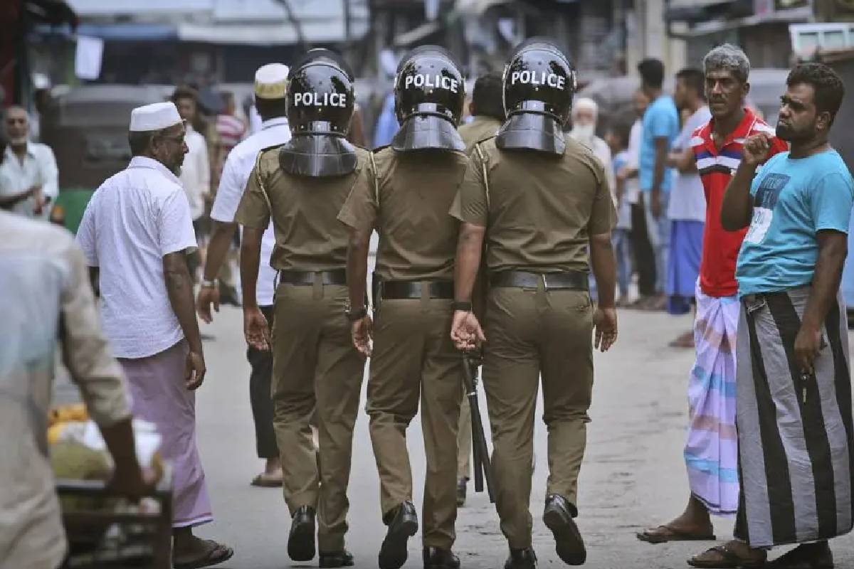 அதிர்ச்சி செயல் ; மேசன் தொழிலாளியை நாய் கூண்டில் அடைத்து சித்திரவதை | Worker Tortured In Dog Cage For Failing Repay Loan