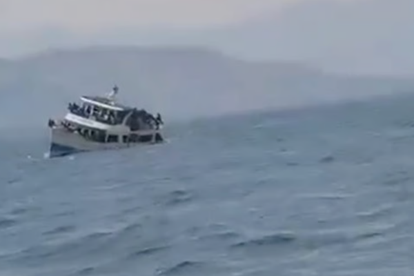 நடு கடலில் கவிழ்ந்த படகு ; 86 போ் உயிரிழப்பு | Boat Capsizes Mid Sea 86 People Dead