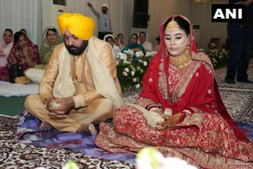 ஆட்சியில் இருக்கும் போதே 2வது திருமணம் செய்து கொண்ட முதல்வர்! வைரலாகும் புகைப்படங்கள்