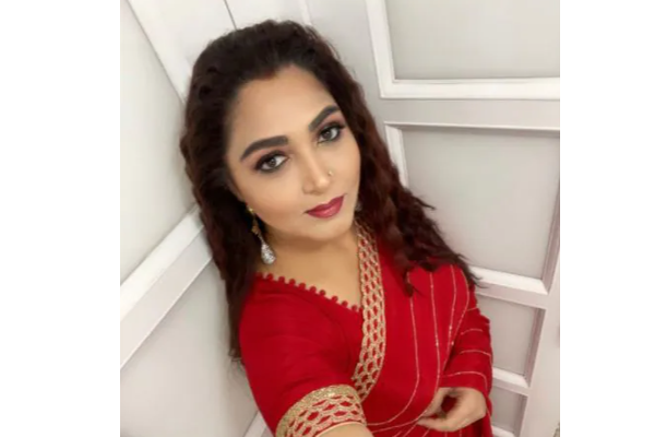 வலியால் துடி துடித்த குஷ்பு... மருத்துவ மனையில் அனுமதி! தற்போதைய நிலை என்ன தெரியுமா? | Khushbu Sundar Admitted In Hospital