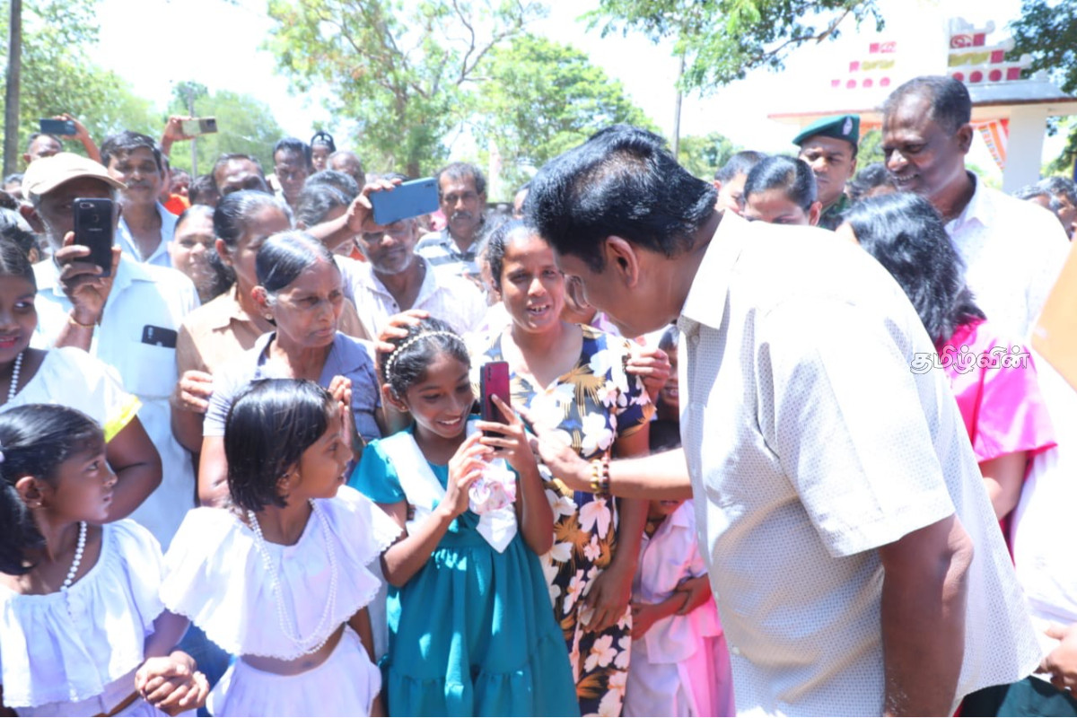 ஆட்சியை தக்கவைக்க தினந்தோறும் மக்களை ஏமாற்றும் திசைகாட்டி அரசு - சஜித் பகிரங்க குற்றச்சாட்டு | Sajith Accuses Npp Government Deceiving People ஆட்சியை தக்கவைக்க தினந்தோறும் மக்களை ஏமாற்றும் திசைகாட்டி அரசு - சஜித் பகிரங்க குற்றச்சாட்டு | Sajith Accuses Npp Government Deceiving People