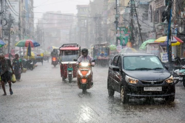 வளிமண்டலத்தில் நிலவும் காற்றழுத்த தாழ்வுப் பாதை.., தமிழகத்தில் எங்கெல்லாம் மழை?