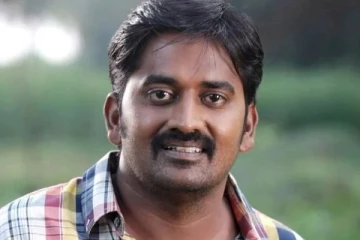 நடிகர் கருணாகரனின் மனைவி, மகள்களை பார்த்துள்ளீர்களா.. இதோ அழகிய குடும்ப புகைப்படம்