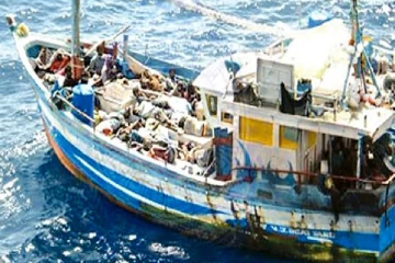 வெளிநாடு செல்ல முயற்சித்தவர்கள் கைது