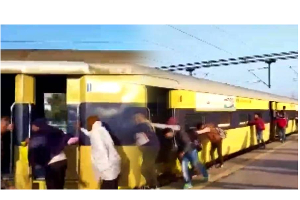 ரயிலில் திடீர் தீ விபத்து - பெட்டிகளை பிரிக்க.. ரயிலை கைகளால் தள்ளிய பயணிகள் - வைரல் வீடியோ - தமிழ்நாடு