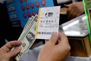 லொட்டரியில் 10,500 கோடி ரூபாய் பரிசு தொகை வென்ற நபர் - உலகின் மிகப்பெரிய ஜாக்பாட்