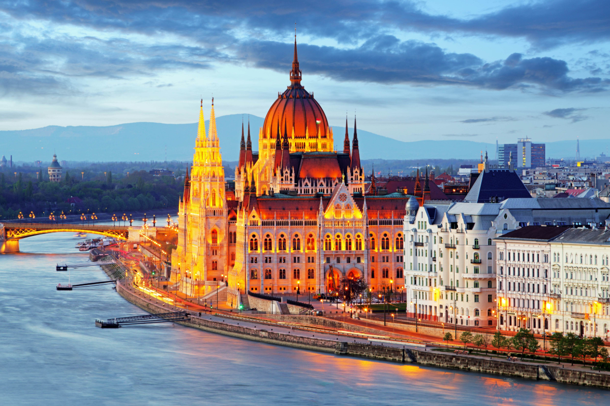 உக்ரைன் வங்கி ஊழியர்களை வெளியேற்றும் ஹங்கேரி: இரு நாடுகளிடையே முற்றிய மோதல் | Ukrainian Bank Employees Conflict Escalates