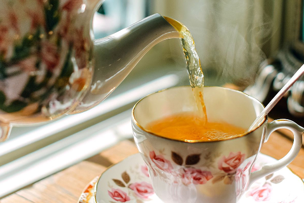 டீ-யுடன் சேர்த்து சாப்பிடக்கூடாத பொருட்கள் என்னென்ன தெரியுமா? மோசமான பாதிப்பு ஏற்படும் | Tea Drink Avoid Some Ingredients In Tamil