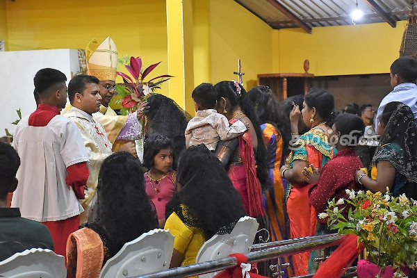 நாடளாவிய ரீதியில் முன்னெடுக்கப்பட்ட நத்தார் தின கொண்டாட்டங்கள் (video) | Christmas Day Services Are Conducted Nationwide