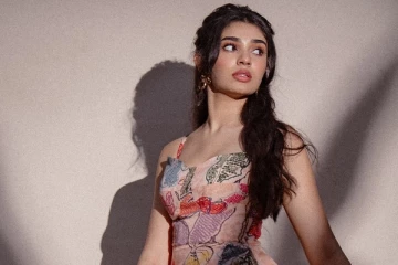 செம ஹாட் உடையில் க்ரித்தி ஷெட்டி.. கவர்ச்சி போட்டோஷூட்