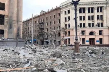 வான்வழி தாக்குதலை தீவிரப்படுத்தும் ரஷ்யா! தரைமட்டமான உக்ரைனின் வரலாற்று சிறப்புமிக்க அரச கட்டடம்