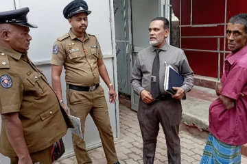 மட்டக்களப்பில் தொடருந்தில் மோதி ஒருவர் பலி (photo)