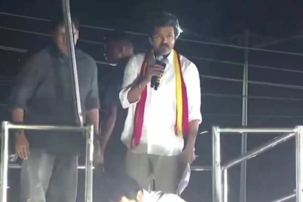 மருத்துவமனைக்கு செல்ல விஜய்க்கு அனுமதி மறுப்பு.. வெளியான அதிர்ச்சி தகவல் | Tvk Karur Stampede Vijay India