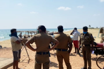 யாழ் கடற்கரையில் கரை ஒதுங்கும் மனித உடல்கள்! (புகைப்படங்கள்)