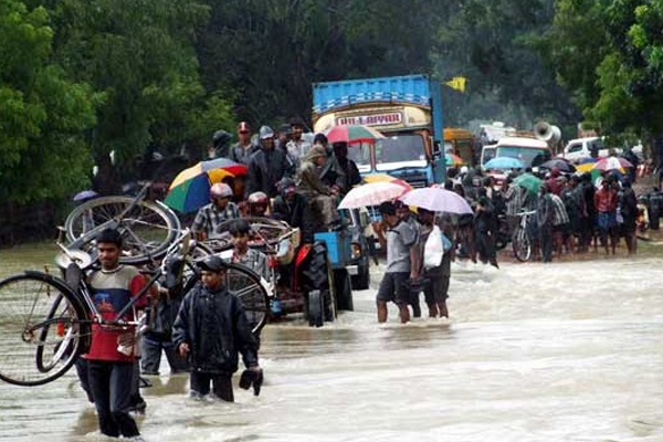 இலங்கையை புரட்டிபோட்ட இயற்கை அனர்த்தம்; உயிரிழந்தோர் எண்ணிக்கை 390 ஆக அதிகரிப்பு | Cyclone Titva Impact Death Toll Rises To 390