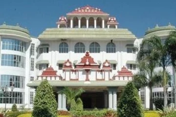 கஞ்சாவை சட்ட ரீதியாக விற்பனை செய்ய நடவடிக்கை எடுப்பீர்களா?  -  கொந்தளதித்த உயர்நீதிமன்ற மதுரை கிளை